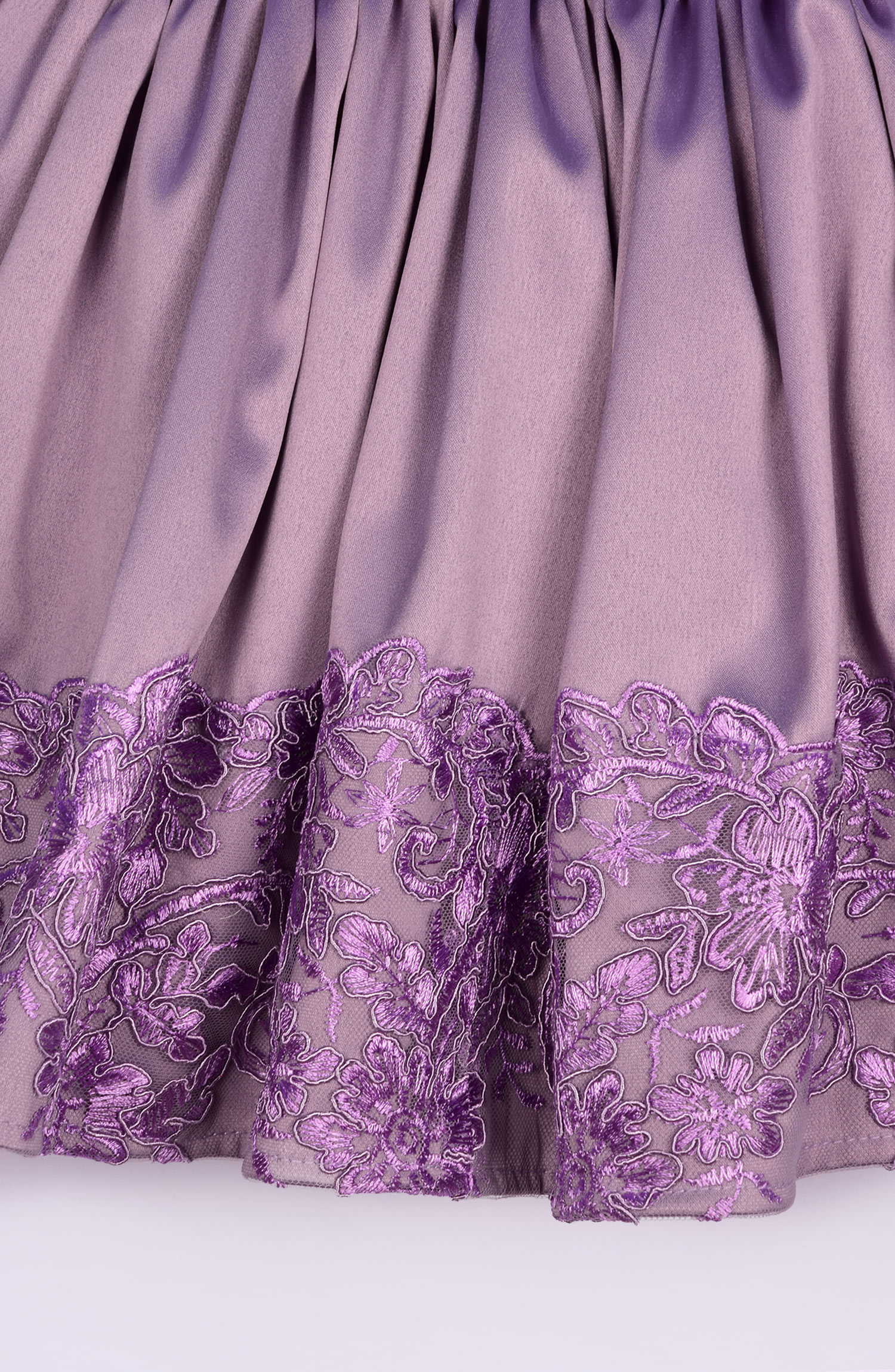 Svečana haljina za devojčice  od ljubičastog  satena i čipke 