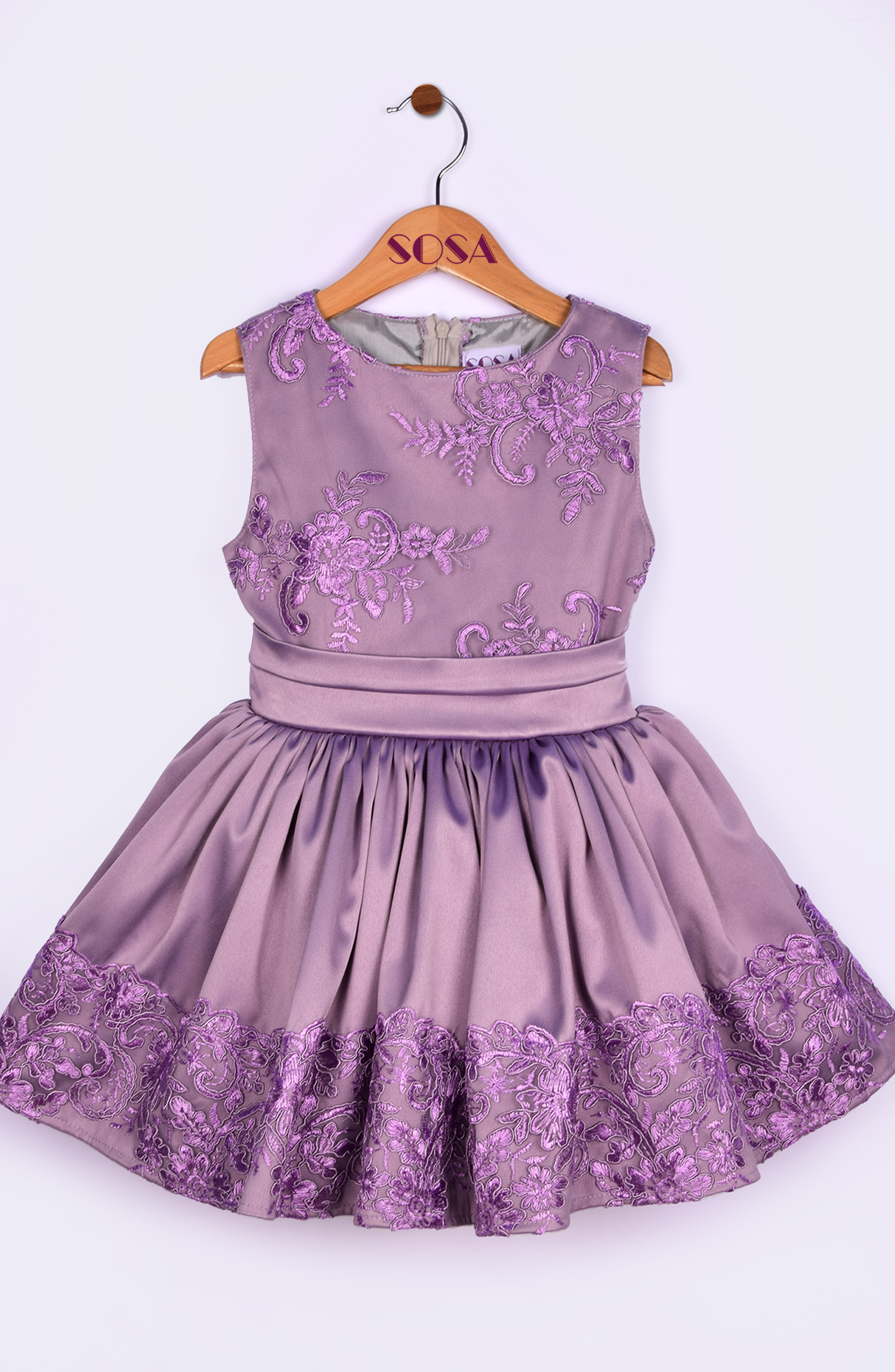 Svečana haljina za devojčice  od ljubičastog  satena i čipke 