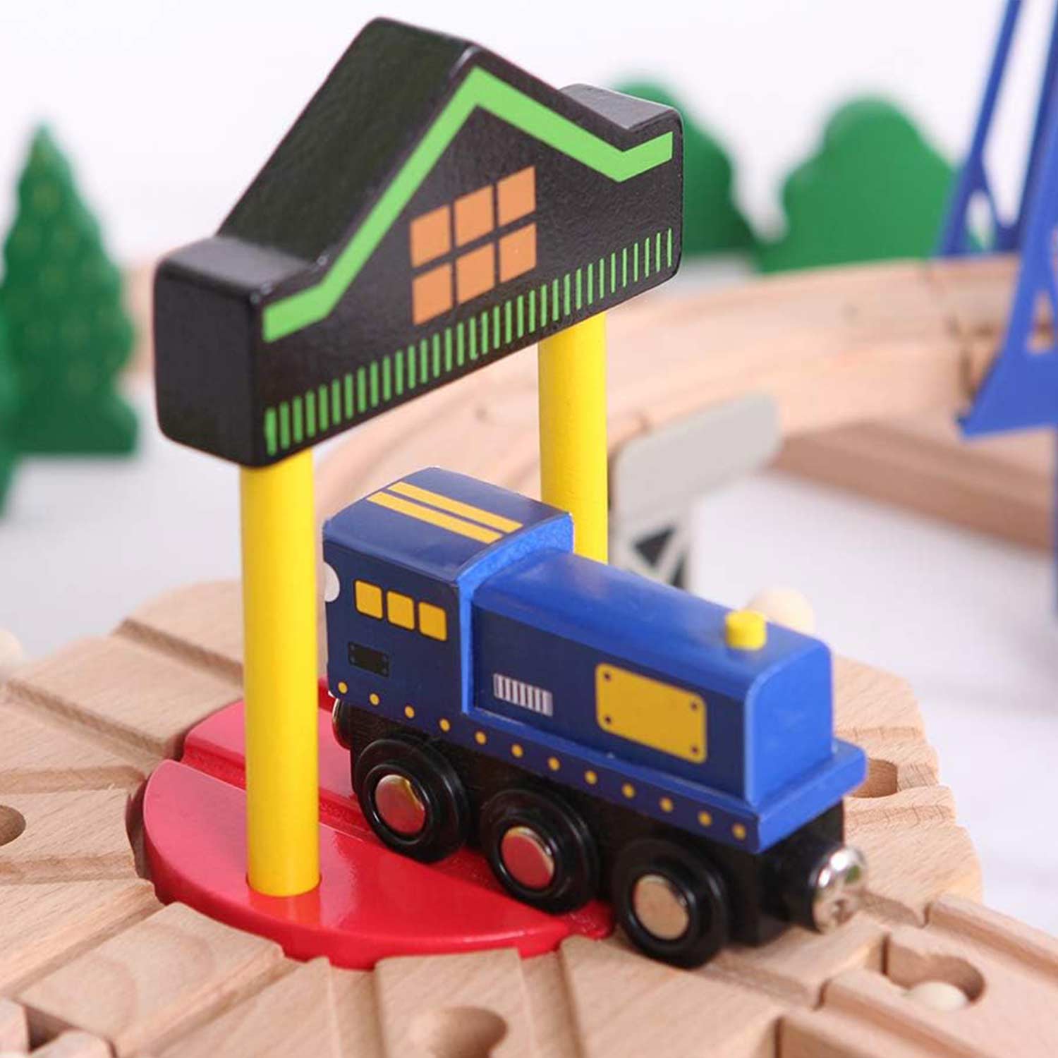 SOVA velika drvena pruga i voz 