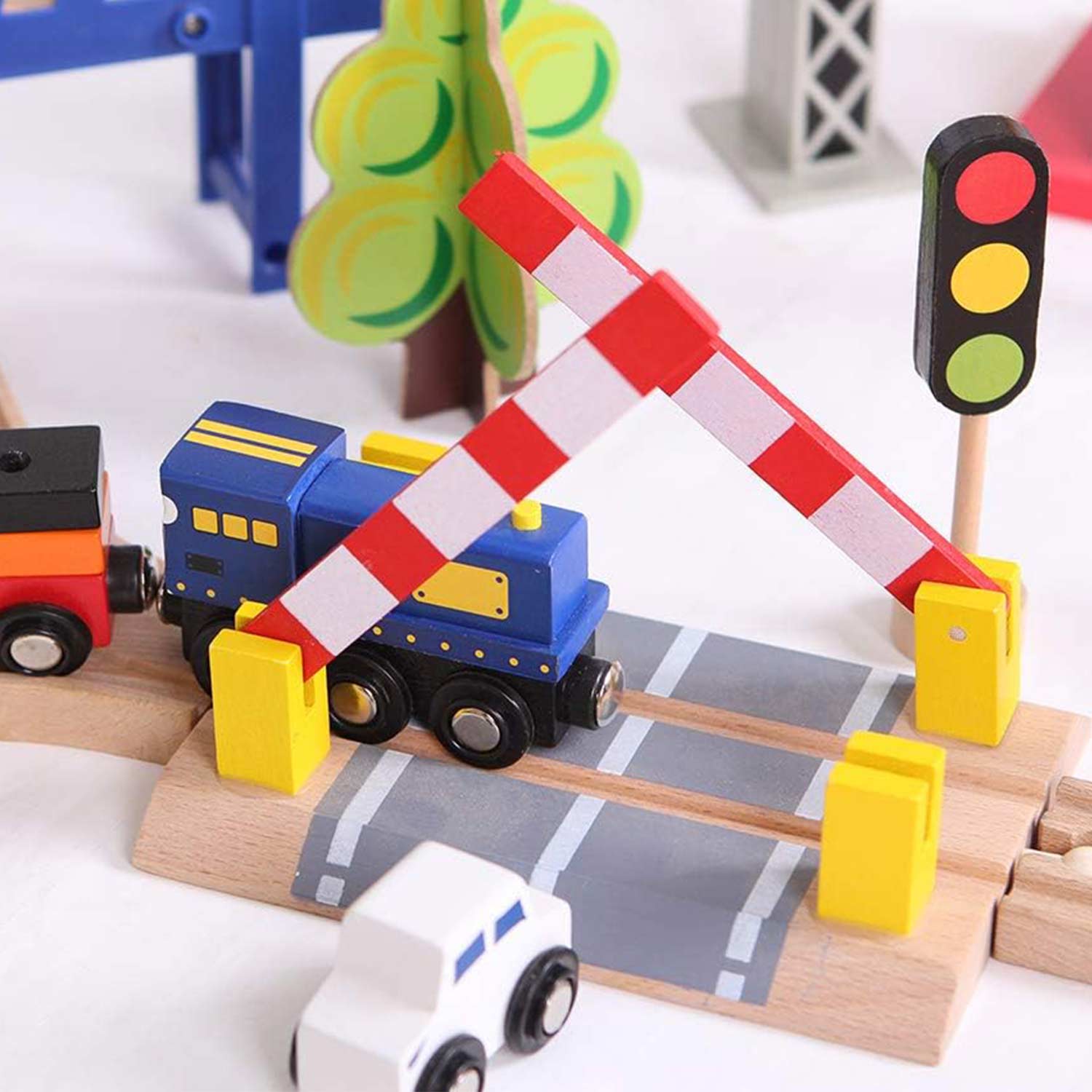 SOVA velika drvena pruga i voz 