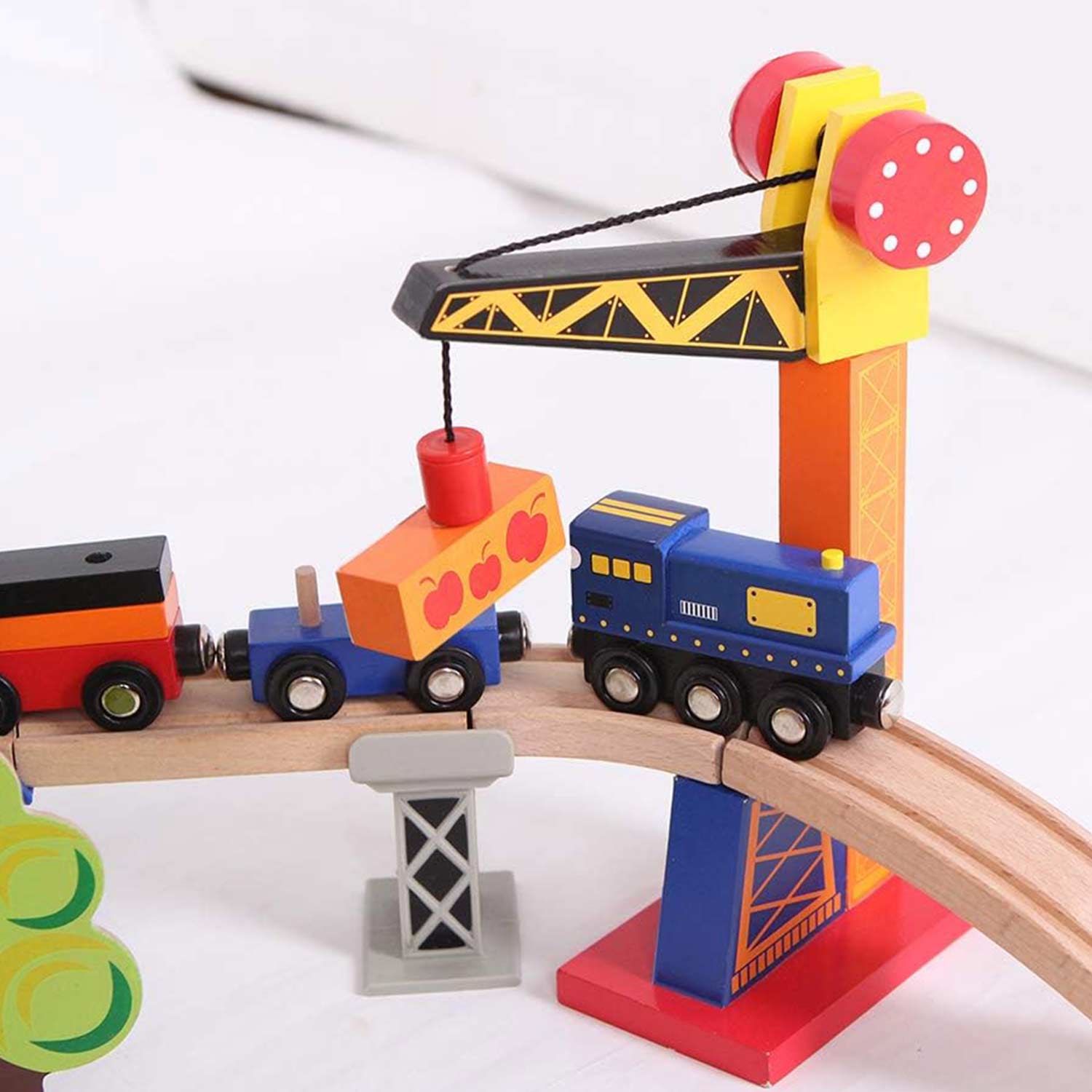 SOVA velika drvena pruga i voz 