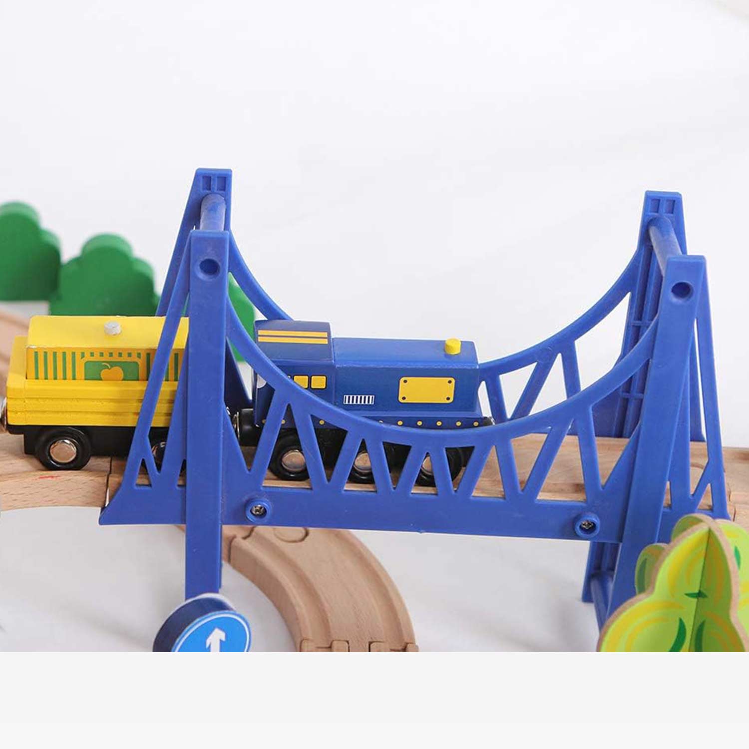 SOVA velika drvena pruga i voz 