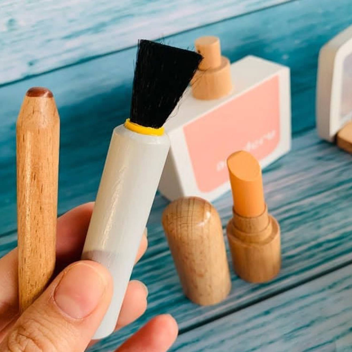 Igračka drveni set za frizera i šminkera 