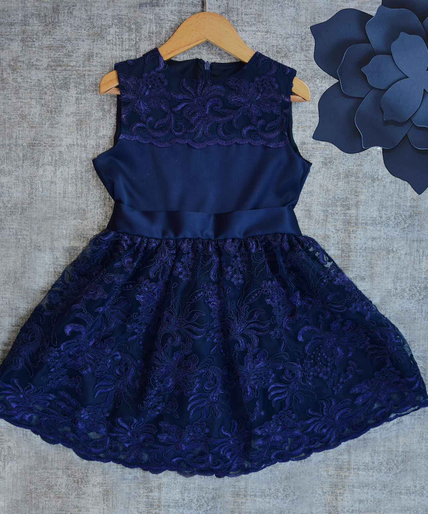 Svečana haljina za devojčice od čipke i satena nežno roze i teget 