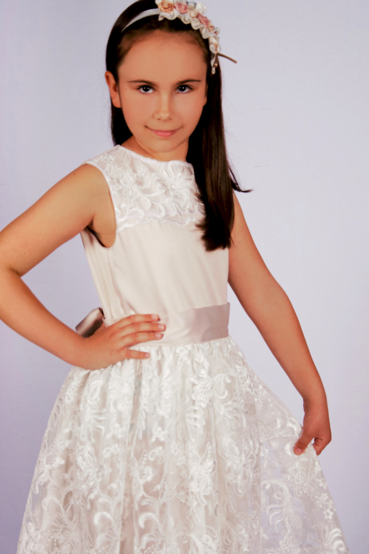 Svečana belo bež haljina za devojčice od čipke i satena 
