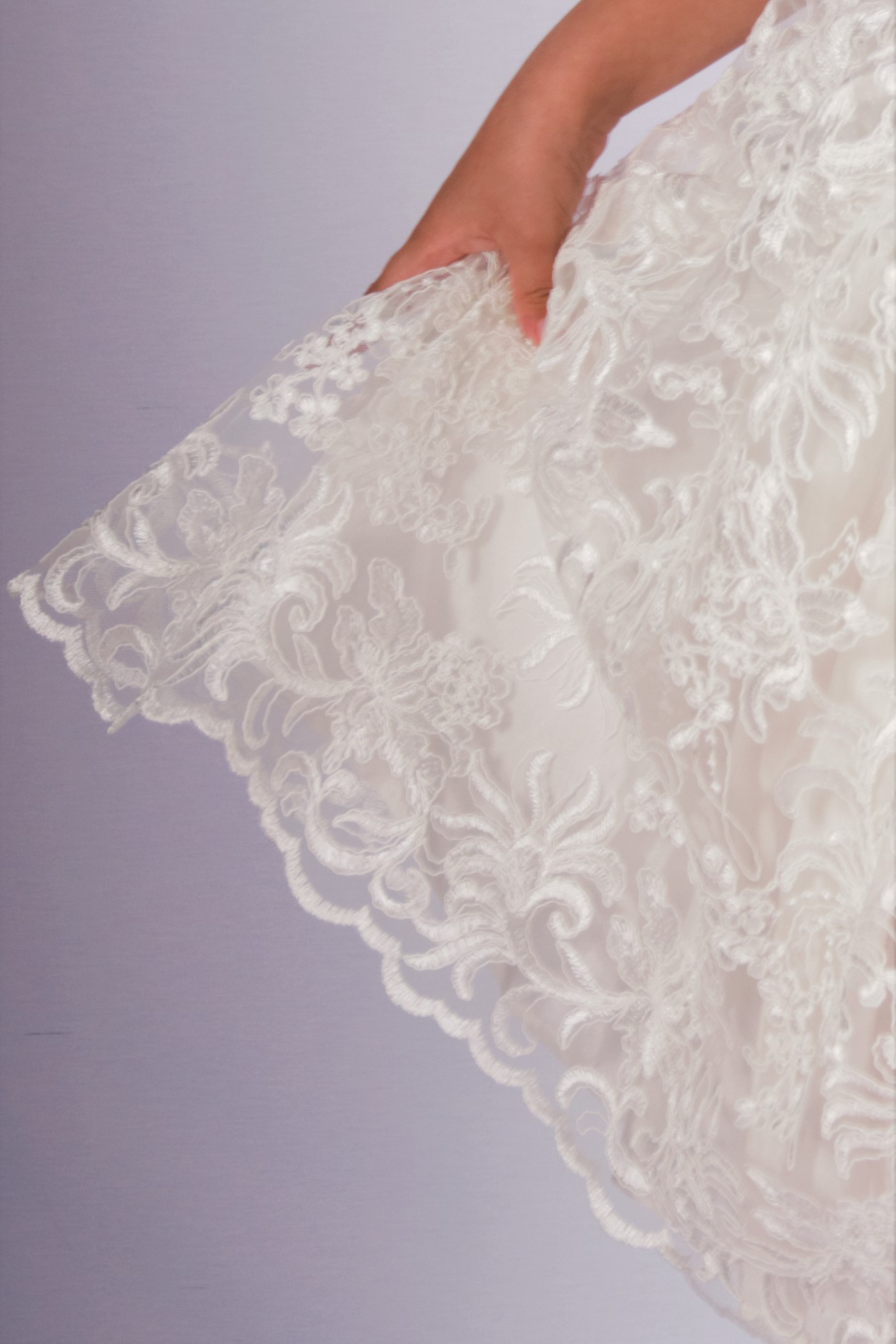 Svečana belo bež haljina za devojčice od čipke i satena 