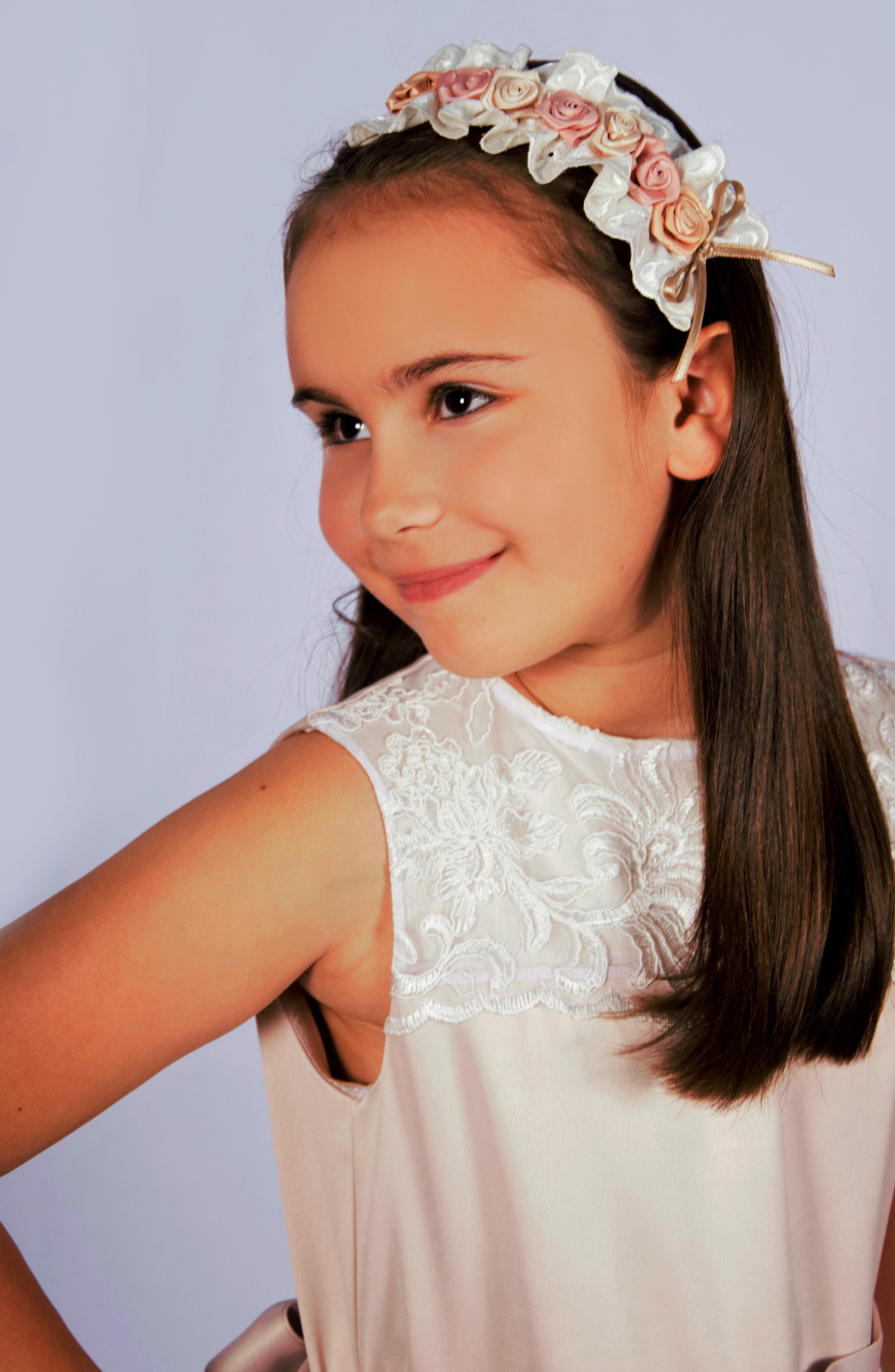 Svečana belo bež haljina za devojčice od čipke i satena 