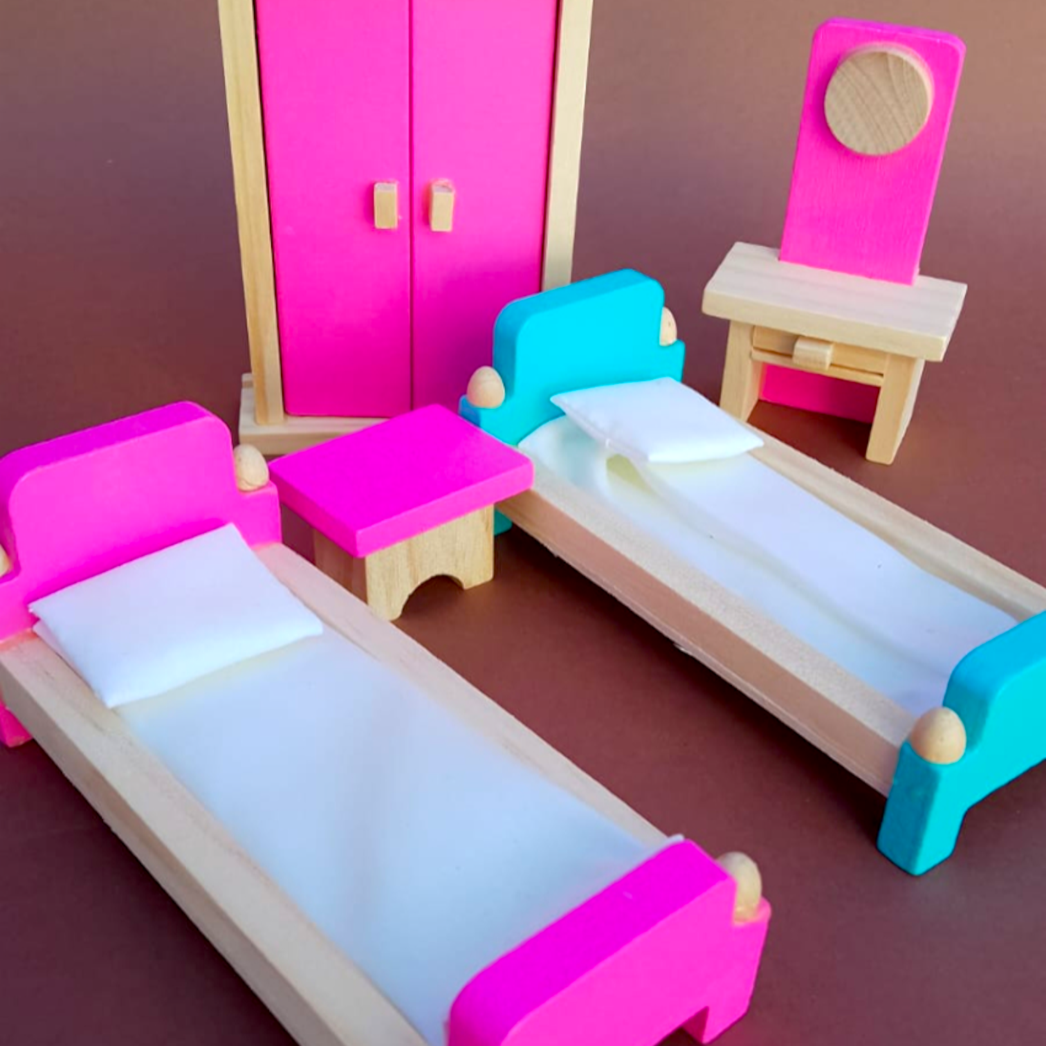 SOVA drvena kućica za lutke, sa namještajem 