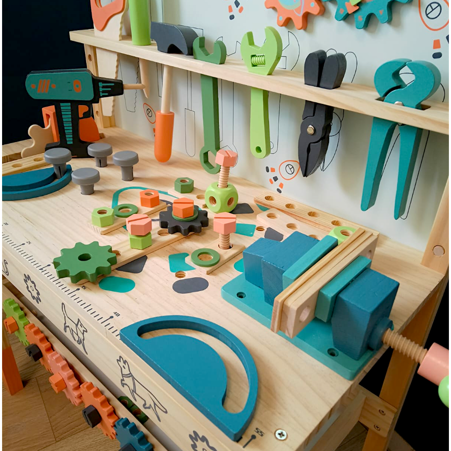 SOVA  drveni sto sa alatom - radionica 