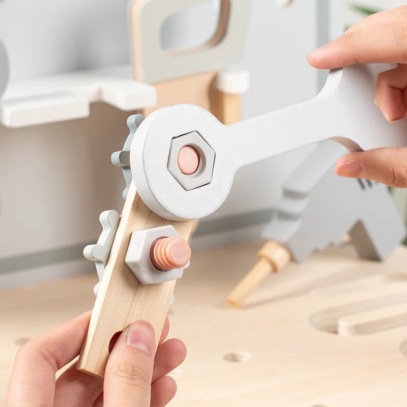 SOVA  drveni sto sa alatom - radionica 